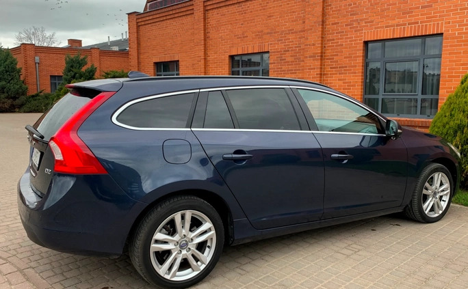 Volvo V60 cena 37999 przebieg: 215000, rok produkcji 2013 z Gniezno małe 781